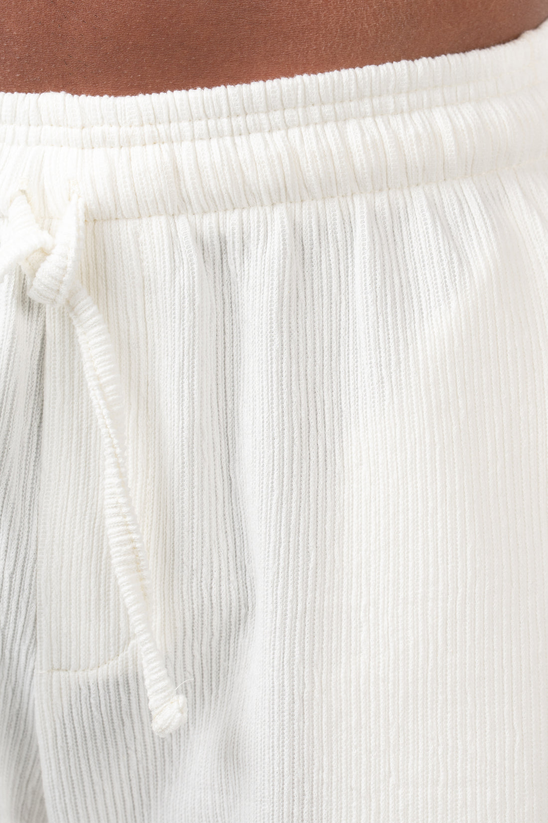 OFF-WHITE RIDGED SHORT