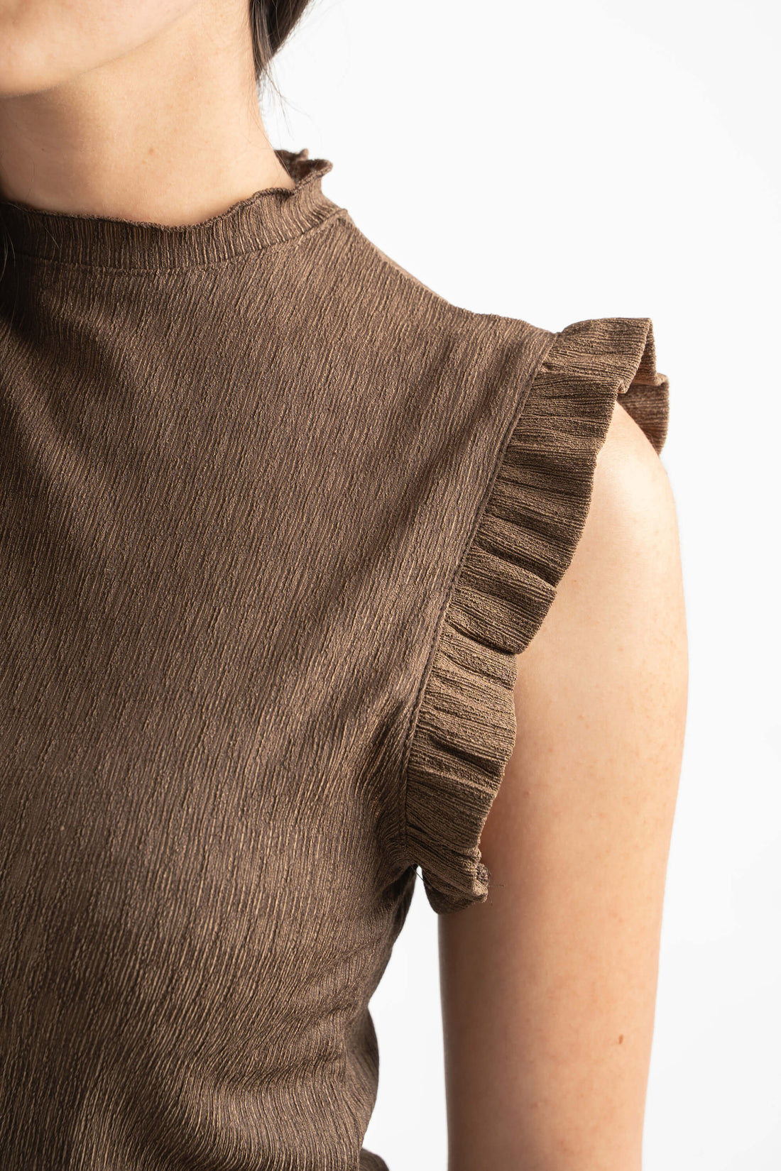 BROWN WRINKLED RUFFLED TOP