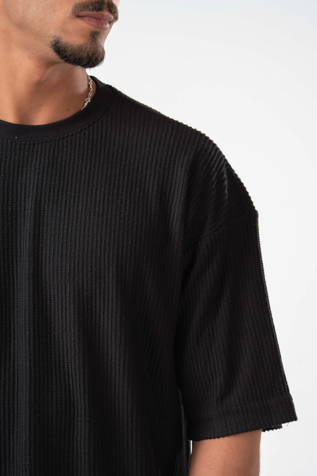 BLACK MINIMAL RIBBED BOX-TEE