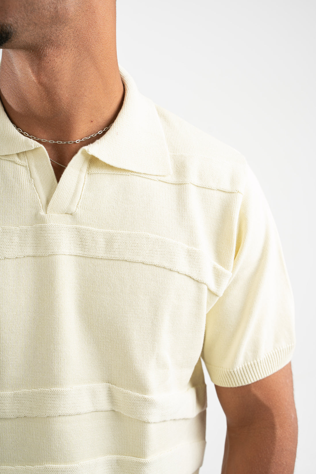 CREAMY RAW LINES KNIT POLO