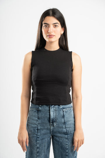 BLACK SLEEVELESS FITTED TOP