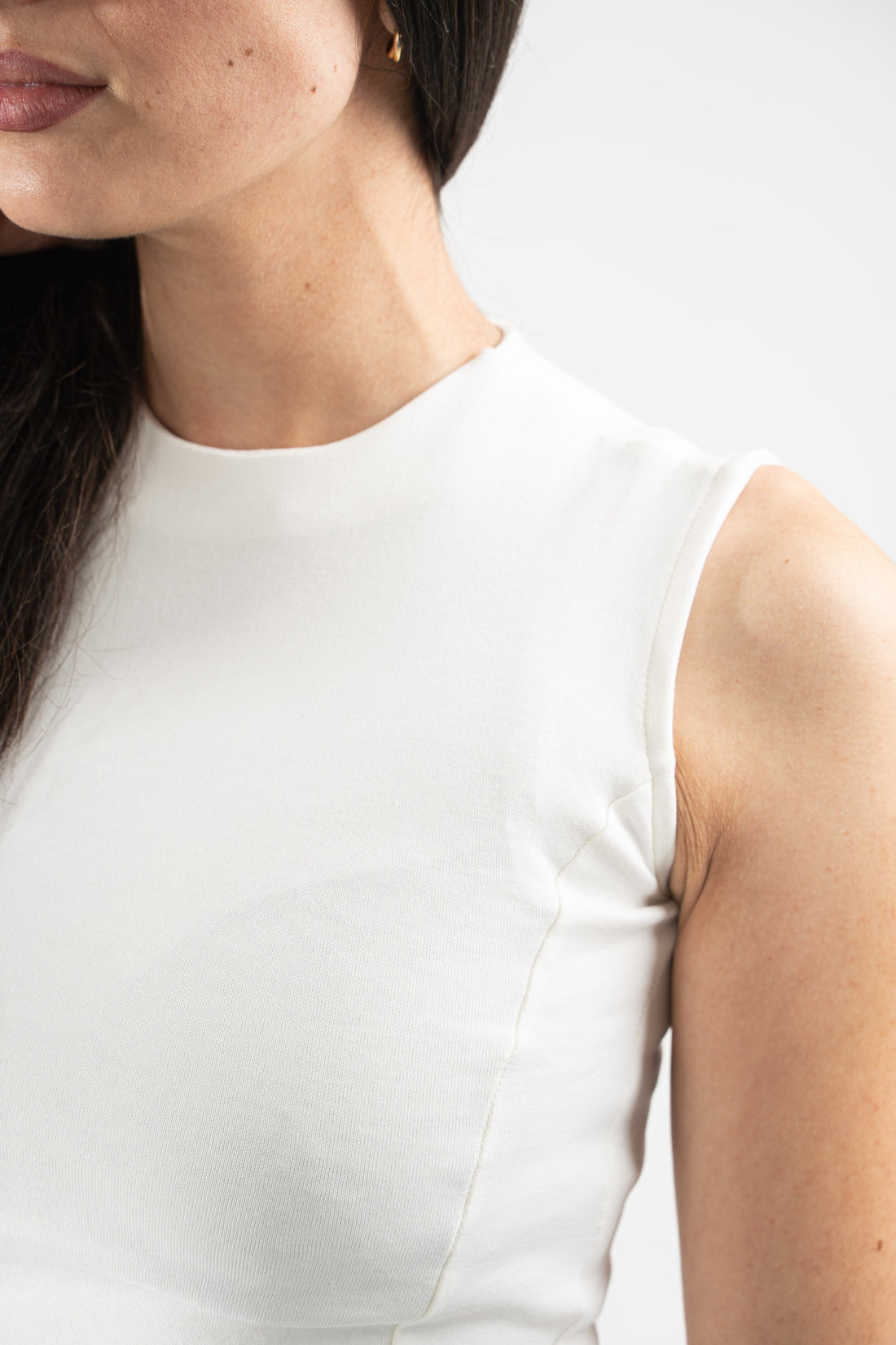 OFF-WHITE SLEEVELESS FITTED TOP