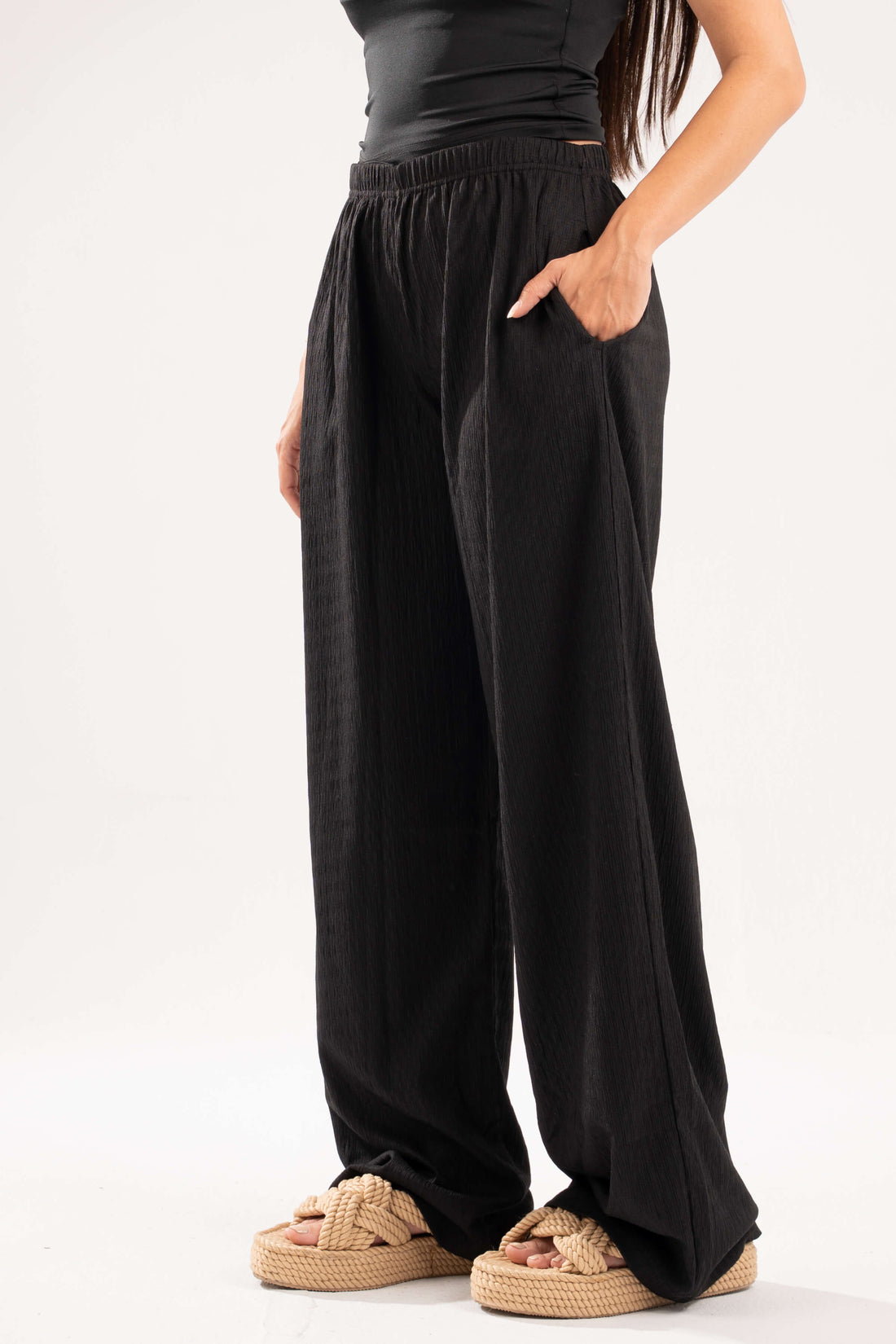 BLACK WRINKLED PANTS