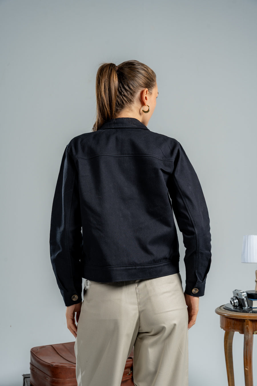 BLACK BUTTON-DOWN GABARDINE JACKET