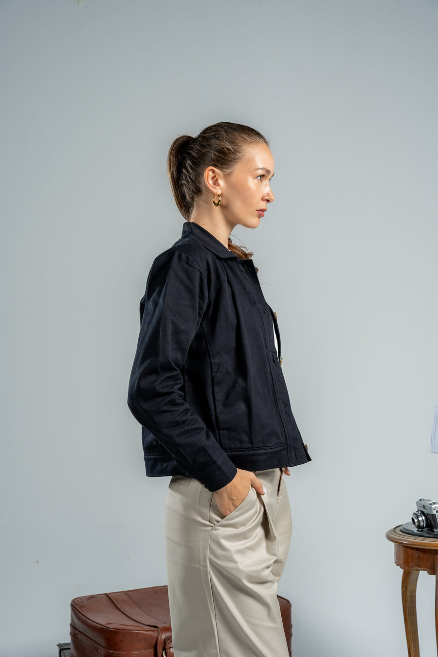 BLACK BUTTON-DOWN GABARDINE JACKET