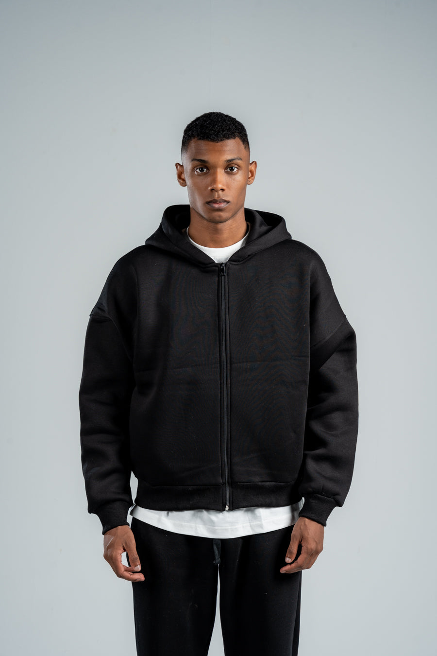 BLACK ESSENTIAL ZIP UP HOODIE
