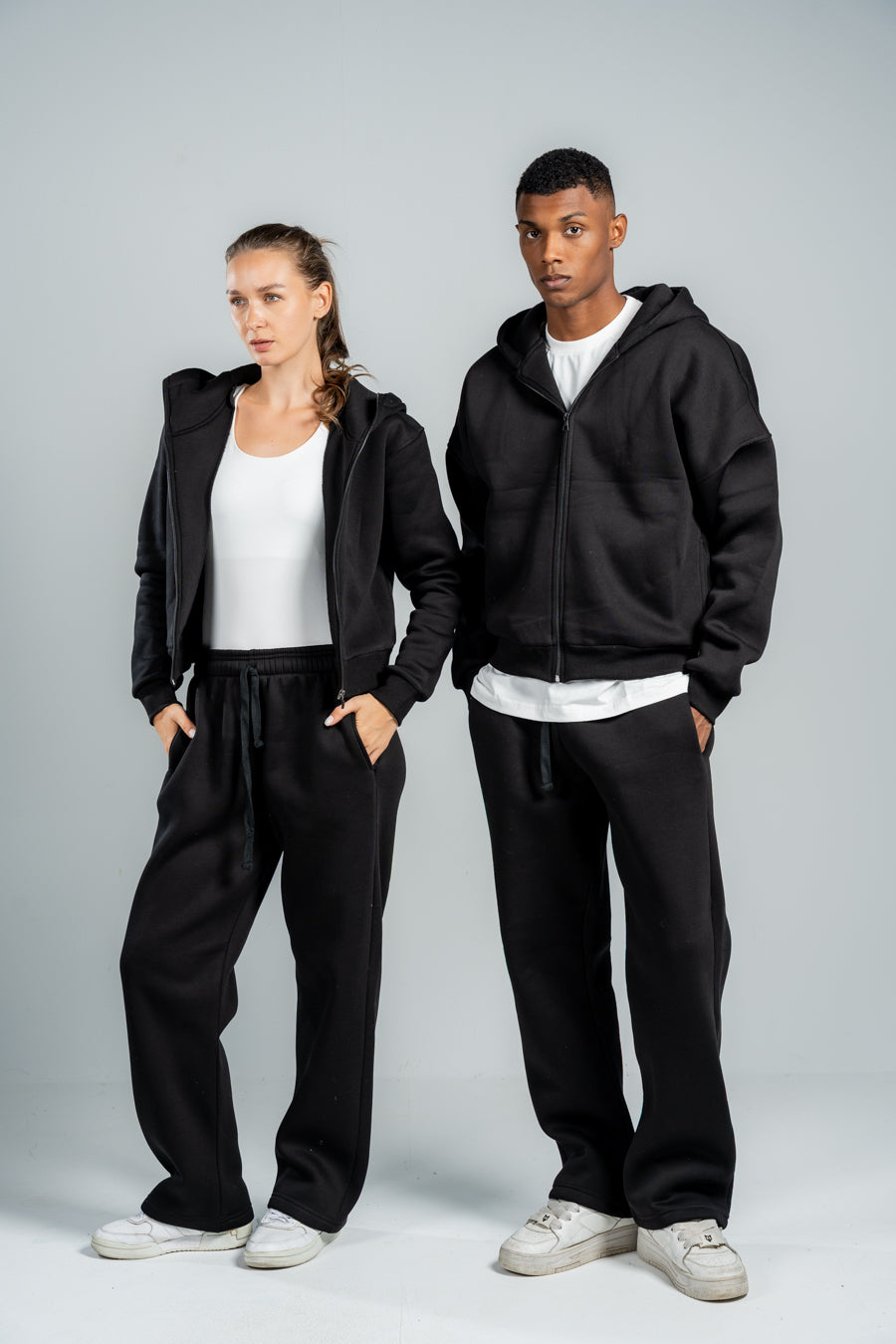 BLACK RELAX FIT SWEATPANTS