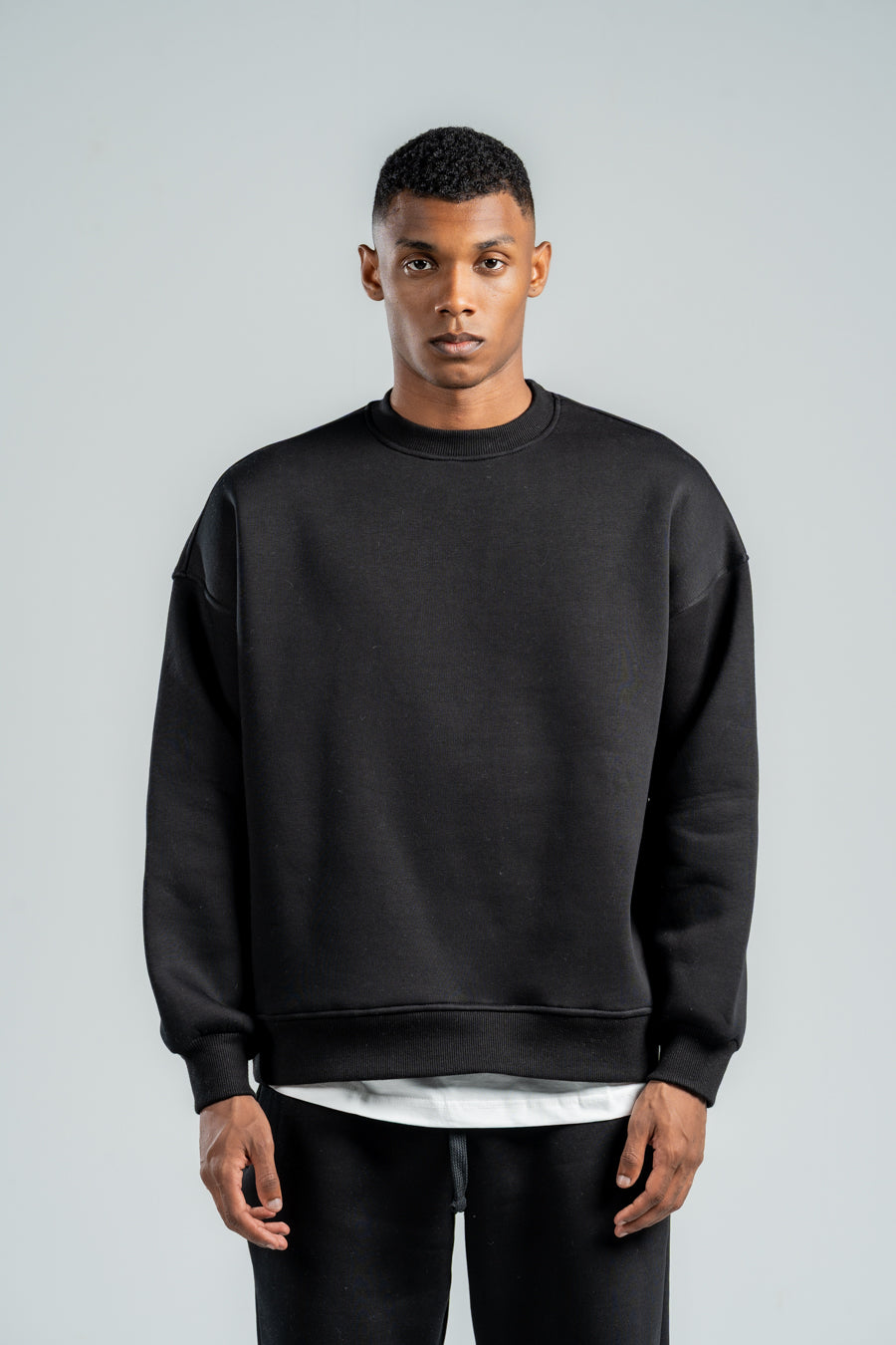 BLACK BOXY-FIT CREWNECK