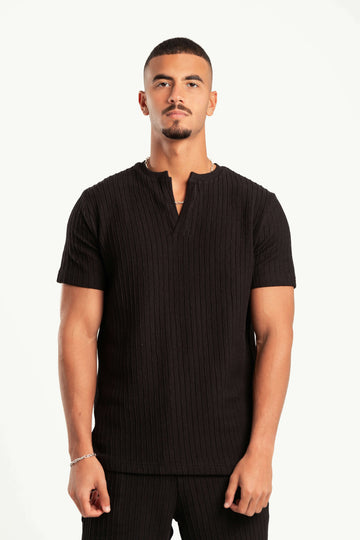 BLACK WAVY PLEATED SHORT SLEEVE T-SHIRT