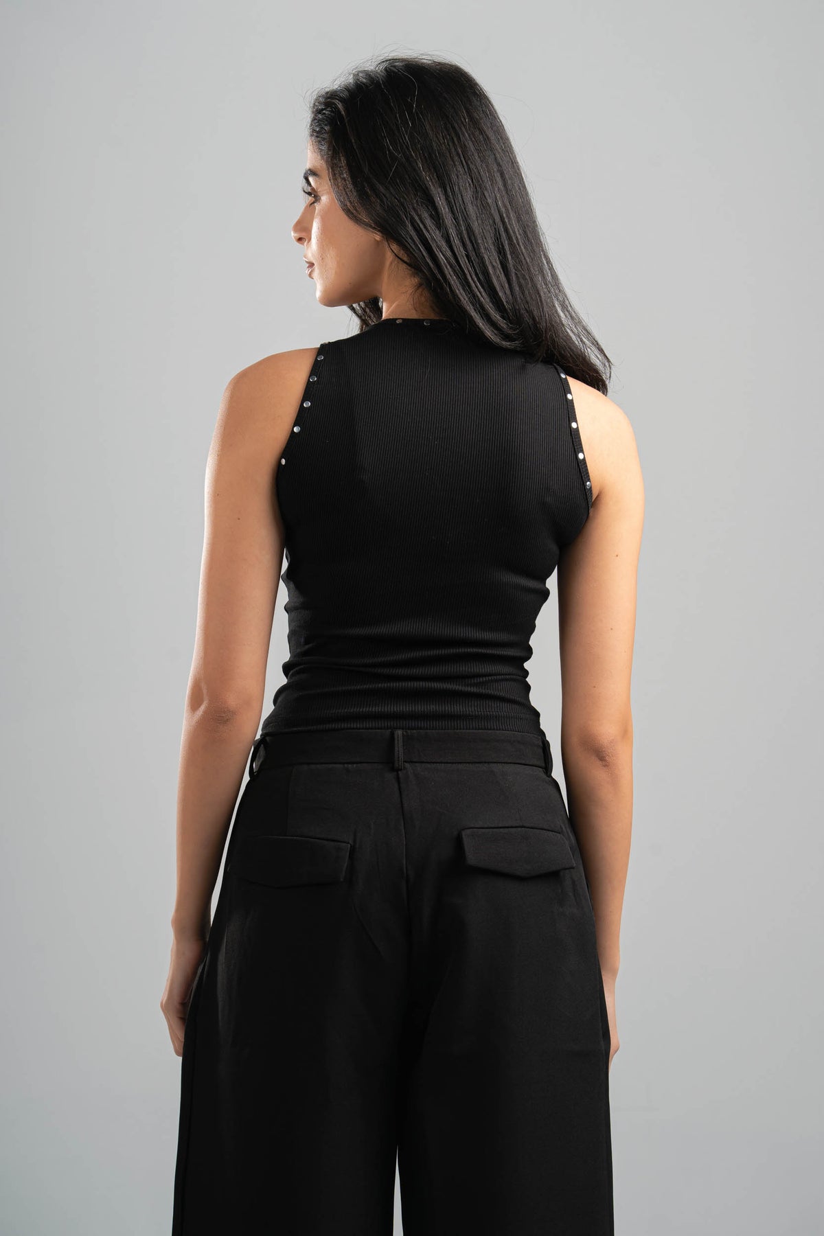 BLACK RIBBED TANK TOP WITH STUDS