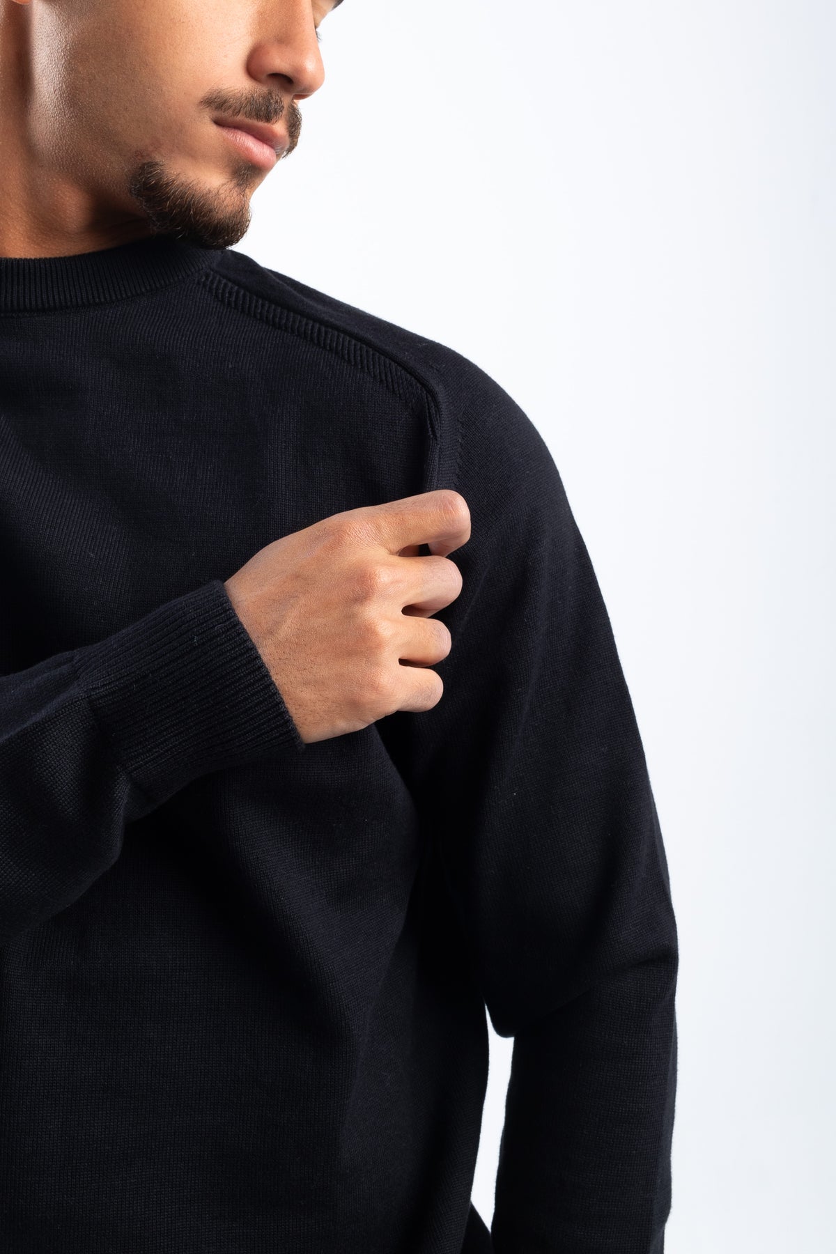 BLACK STITCHED KNITTED CREWNECK