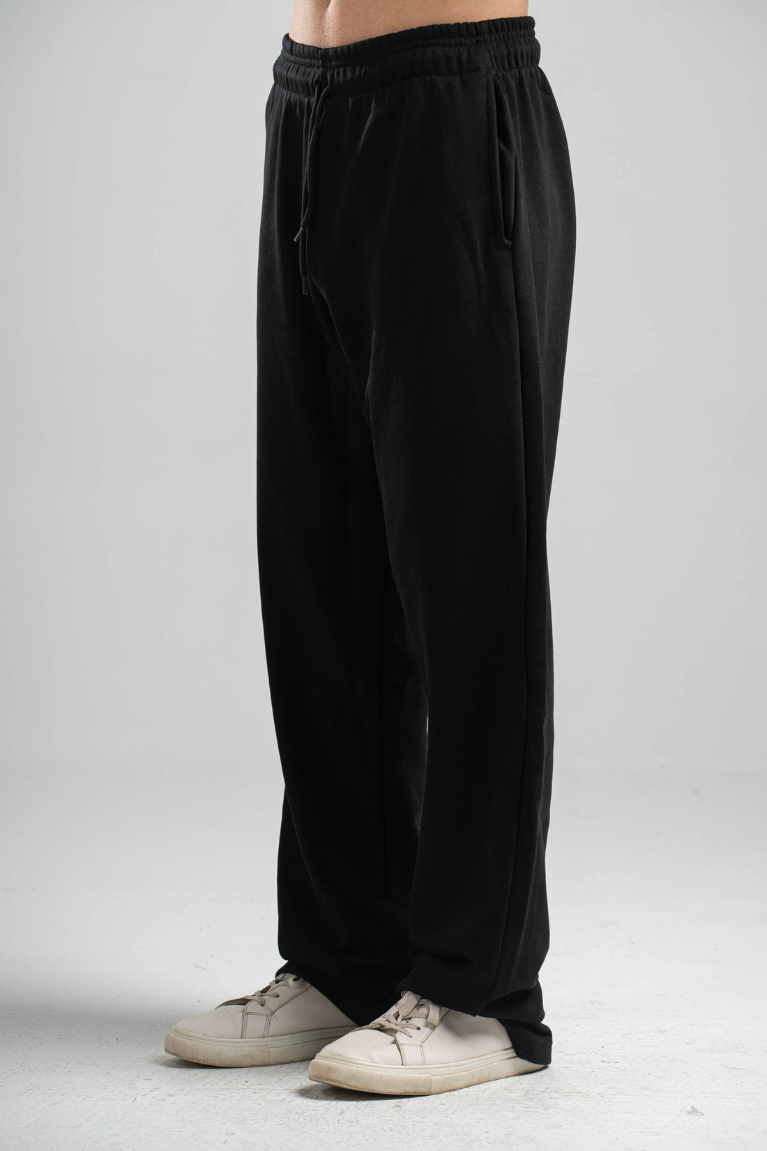 BLACK RELAXED LIGHTWEIGHT SWEATPANTS
