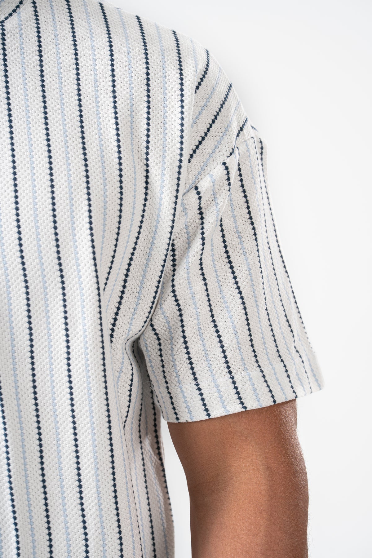 TEXTURED STRIPED TEE