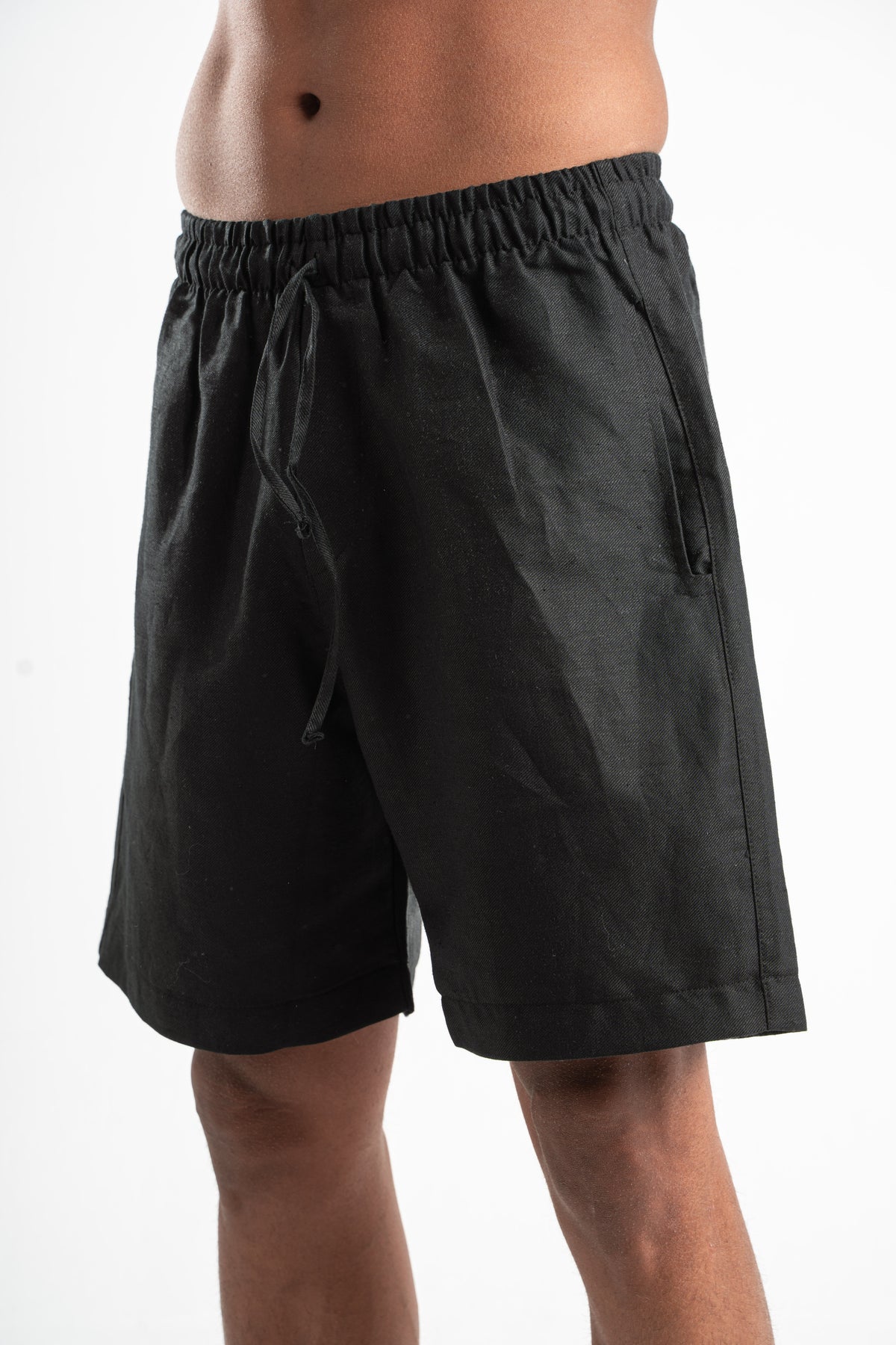BLACK LOOSE FIT LINEN BLEND SHORT 021