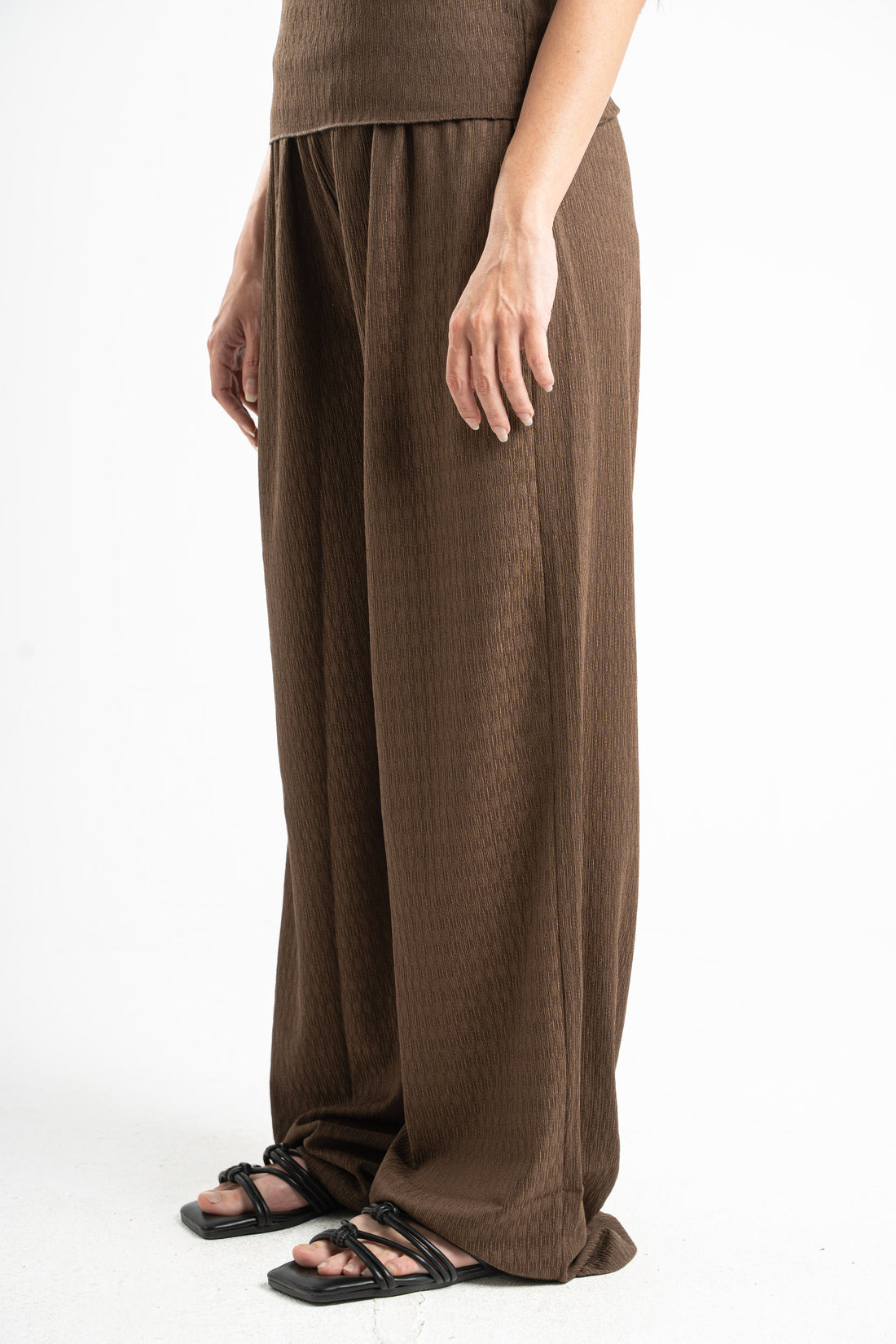 BROWN WRINKLED PANTS
