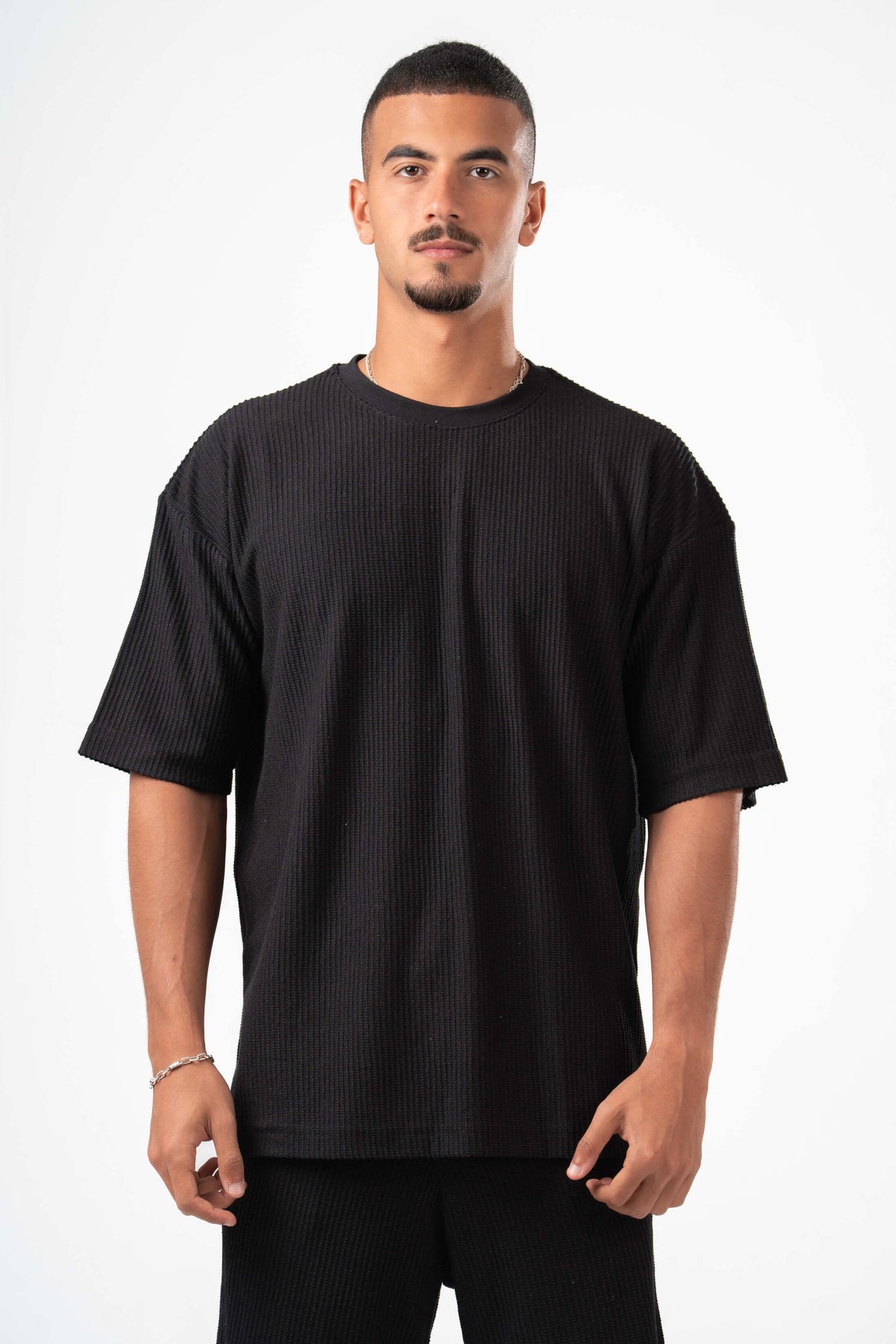 BLACK MINIMAL RIBBED BOX-TEE