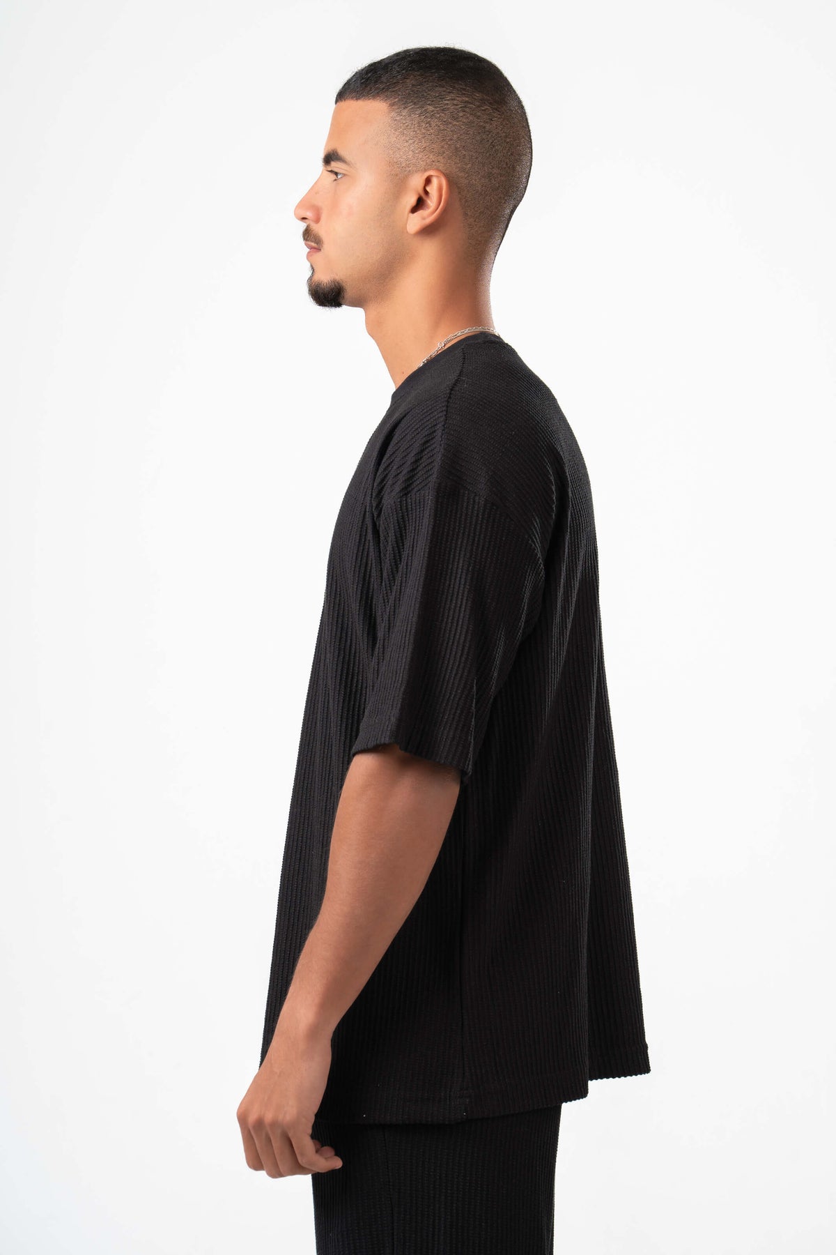 BLACK MINIMAL RIBBED BOX-TEE