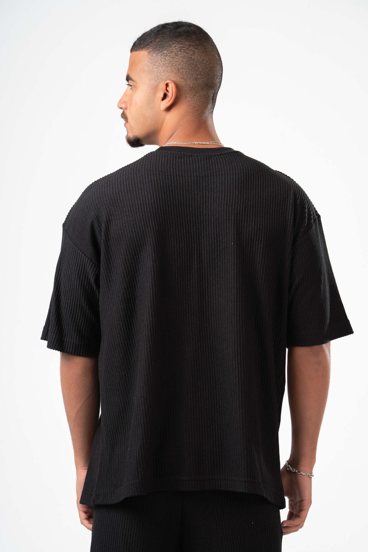 BLACK MINIMAL RIBBED BOX-TEE