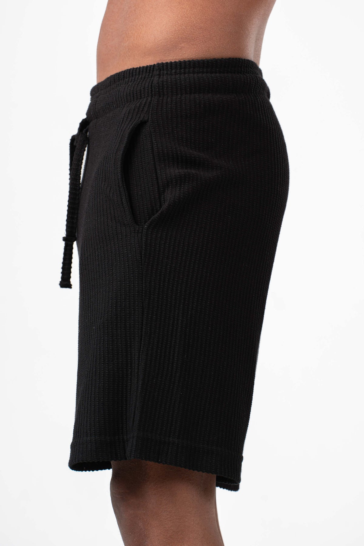 BLACK MINIMAL RIBBED SHORT