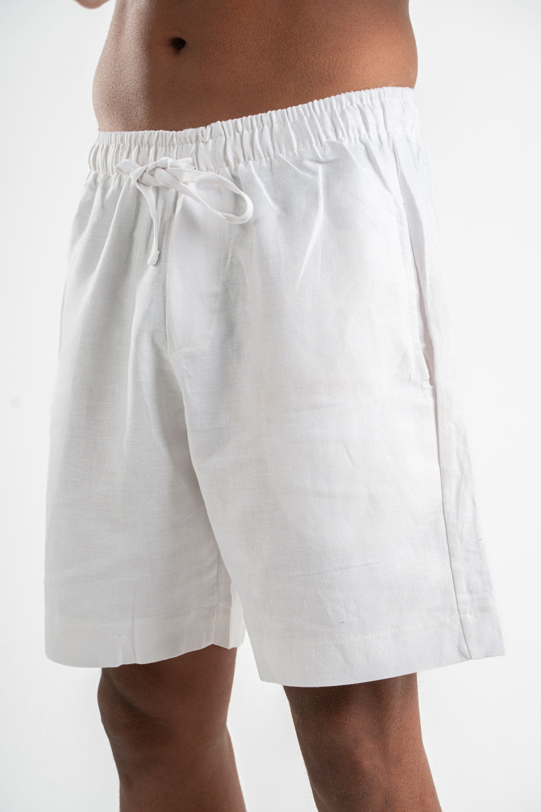 WHITE LOOSE FIT LINEN BLEND SHORT 021