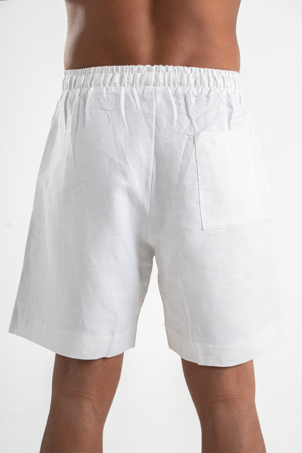 WHITE LOOSE FIT LINEN BLEND SHORT 021