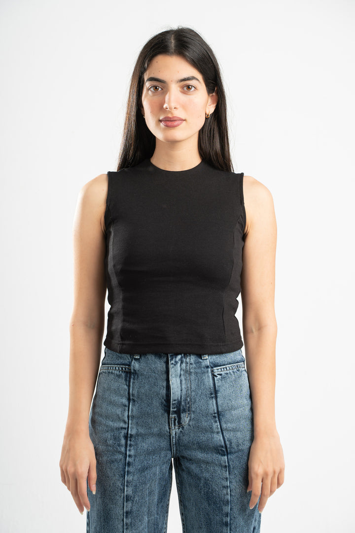 BLACK SLEEVELESS FITTED TOP