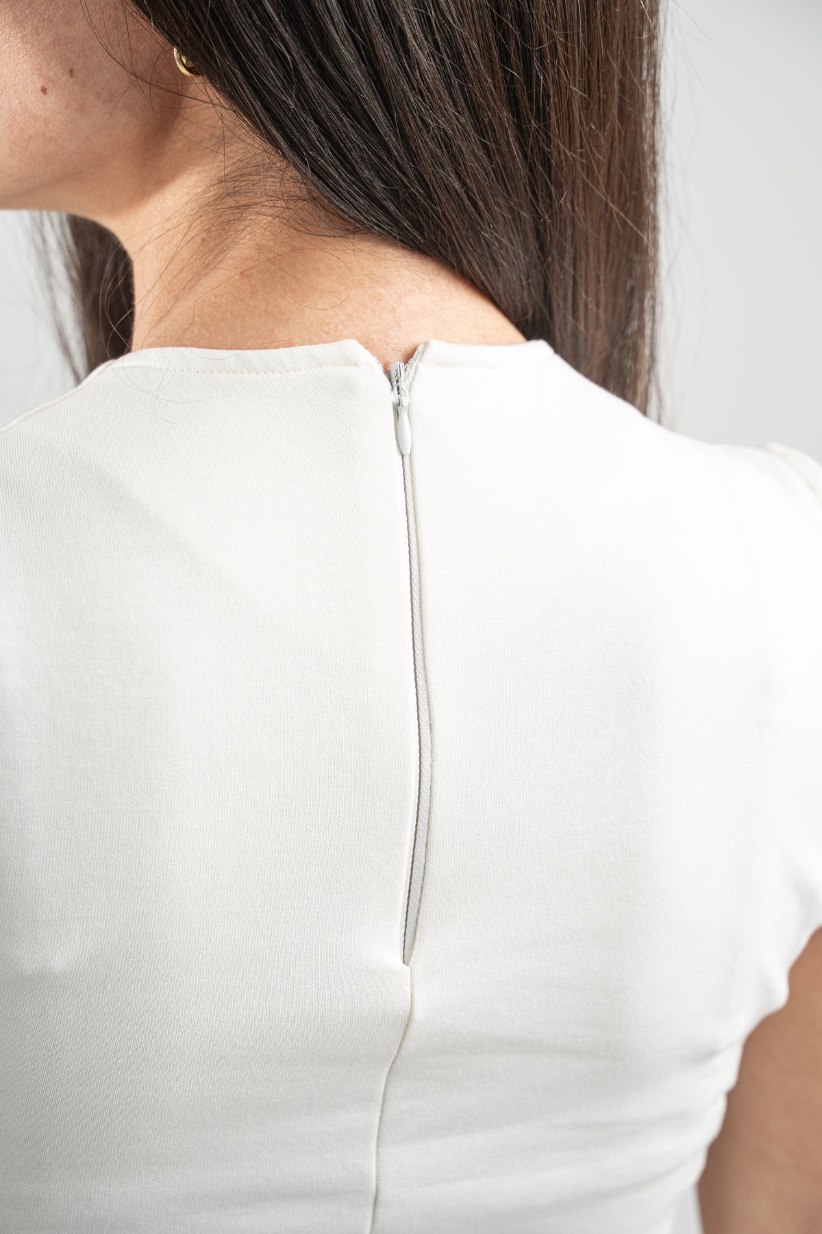 OFF-WHITE SLEEVELESS FITTED TOP