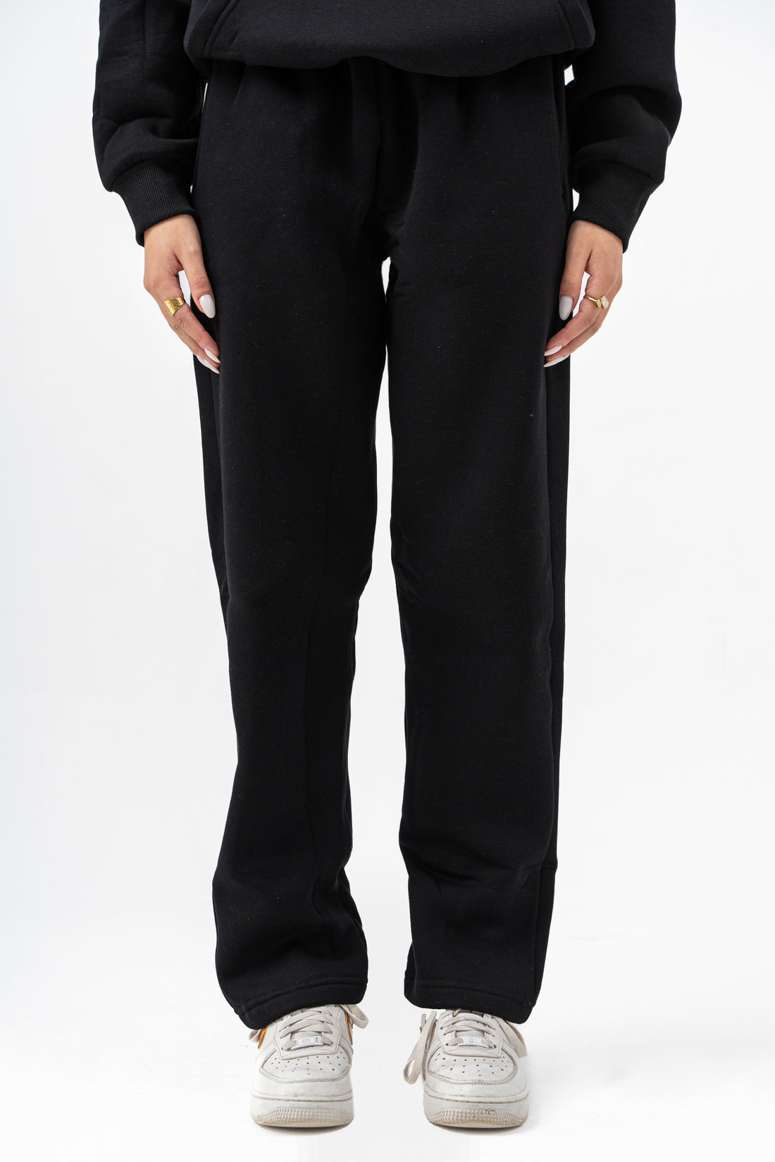 BLACK STRAIGHT SWEATPANTS