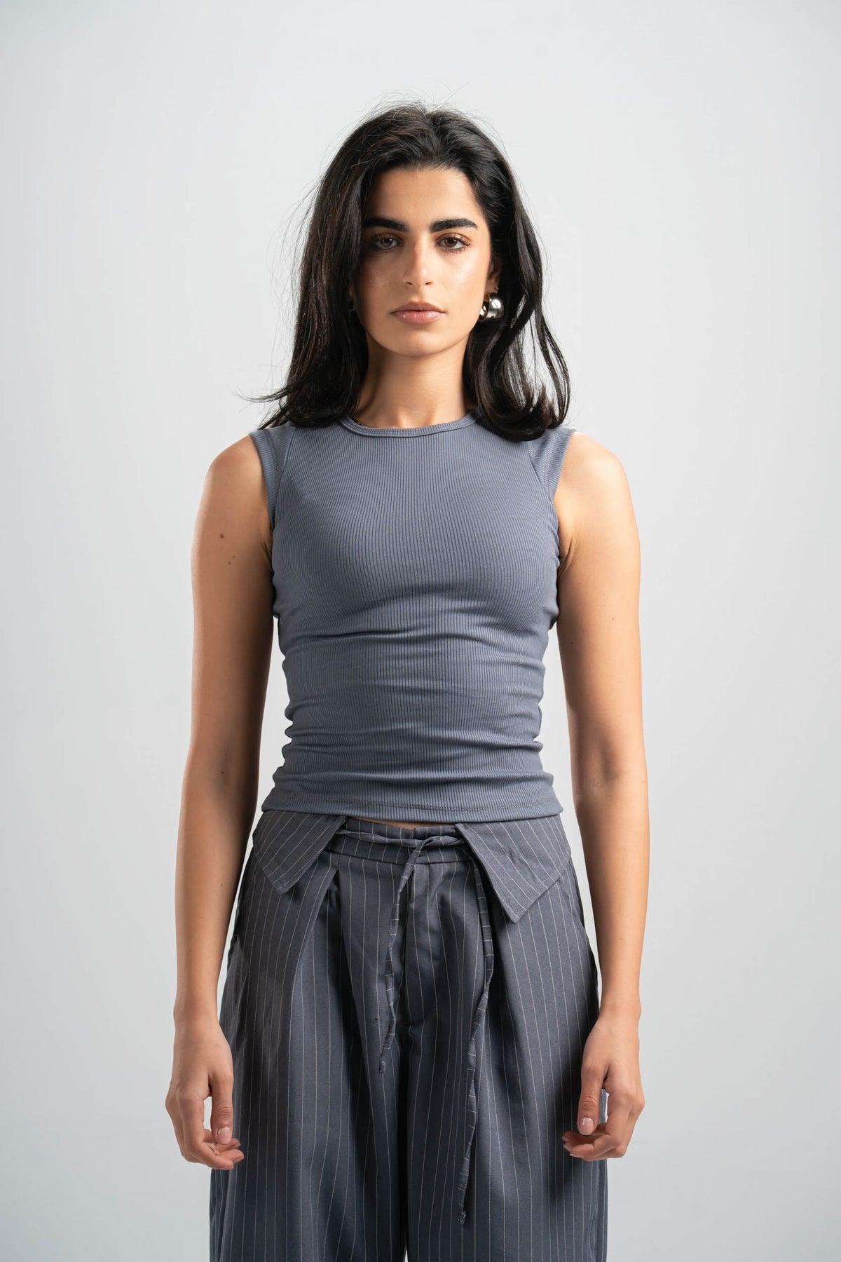 DARK GREY RIBBED CUT BASIC TOP