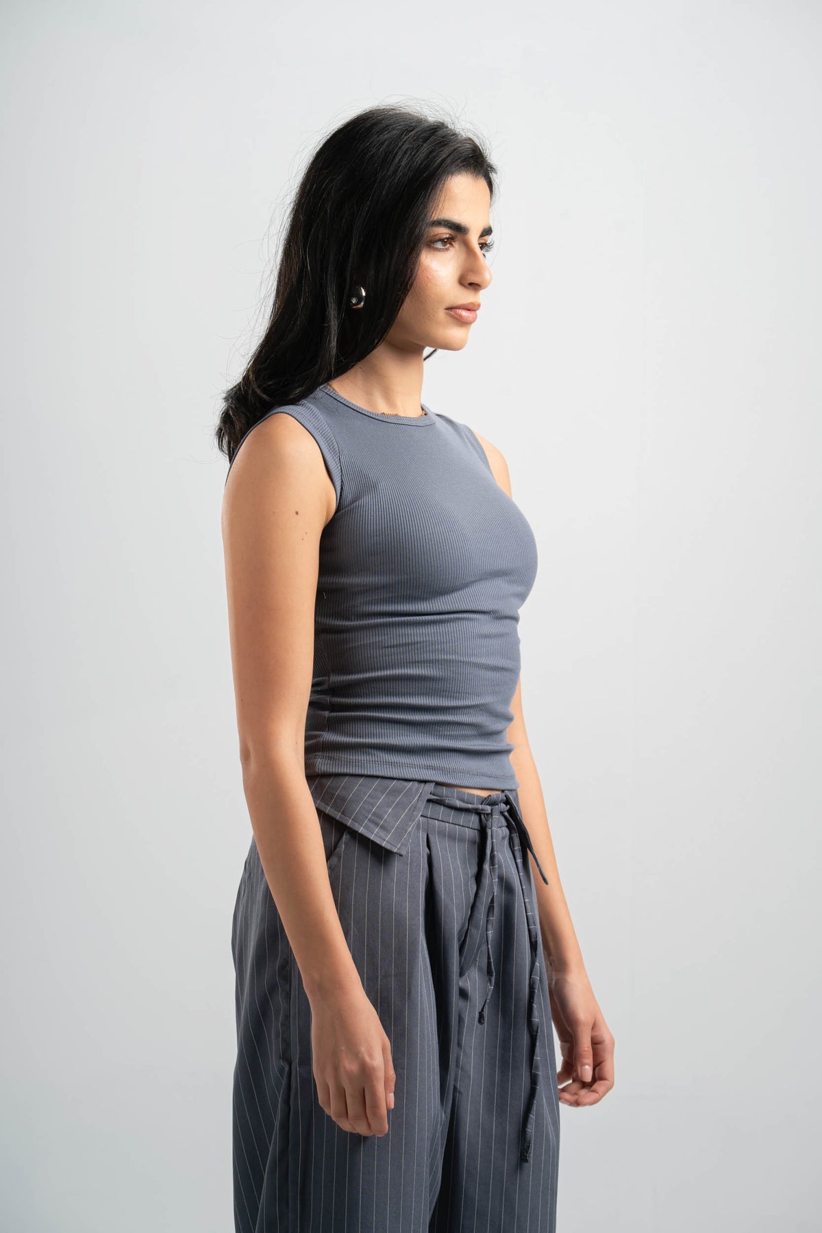 DARK GREY RIBBED CUT BASIC TOP