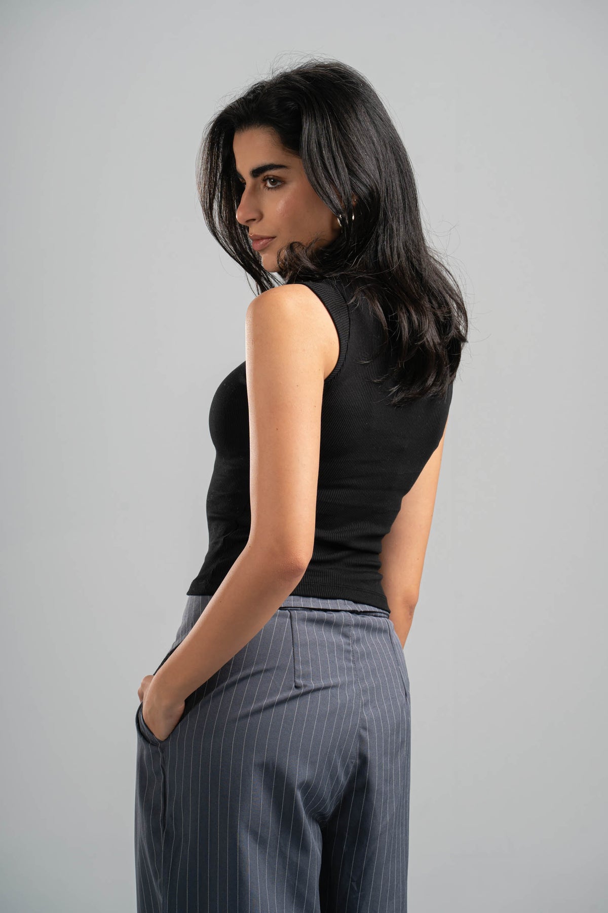 BLACK RIBBED CUT BASIC TOP