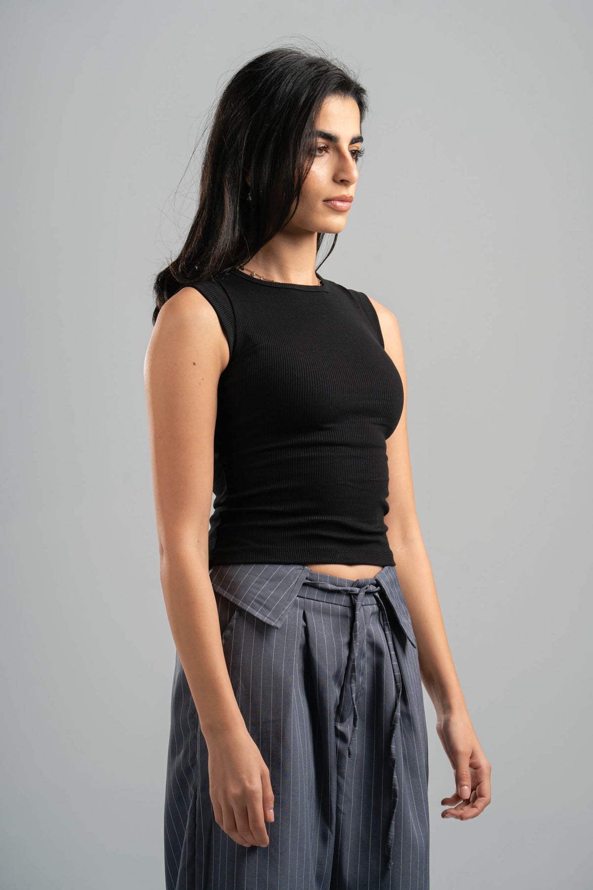 BLACK RIBBED CUT BASIC TOP