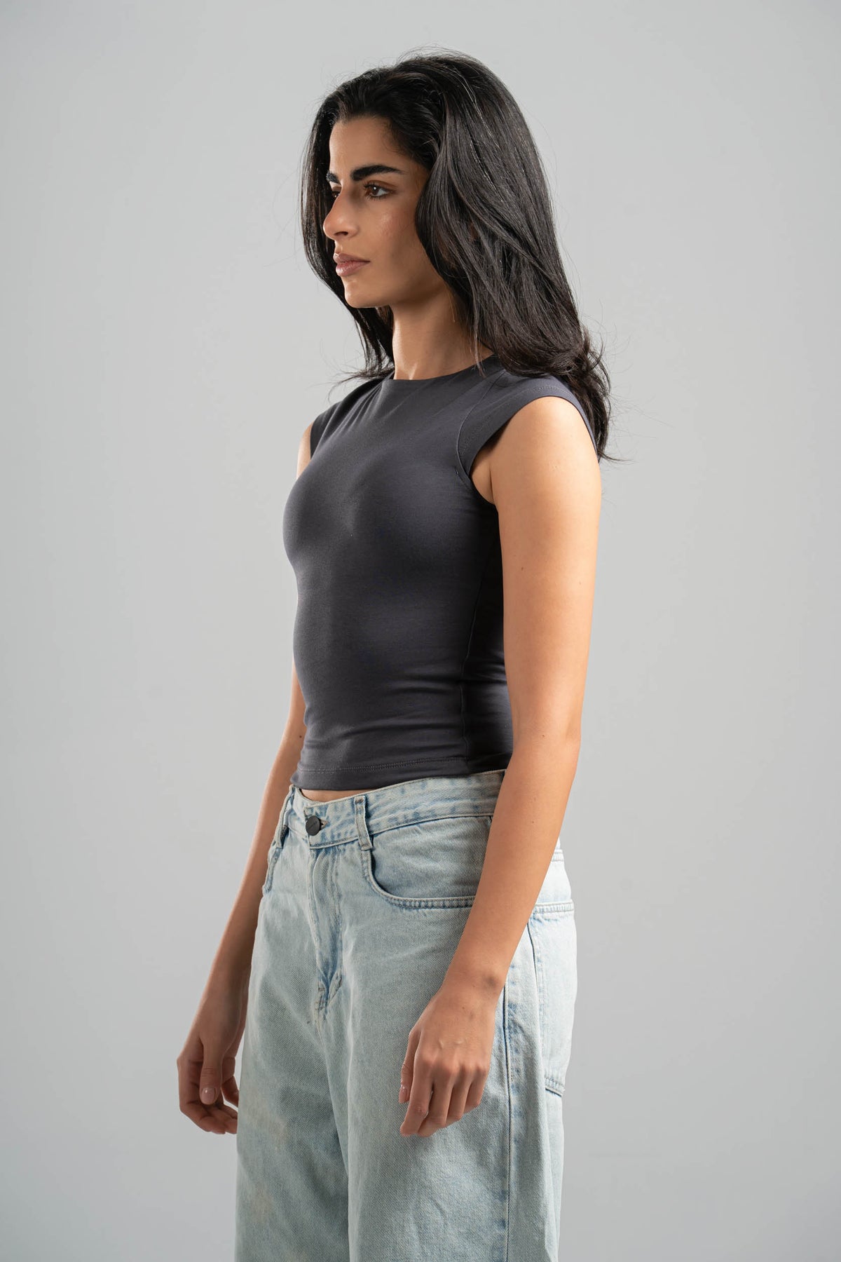 DARK GREY FITTED SHORT SLEEVE T-SHIRT
