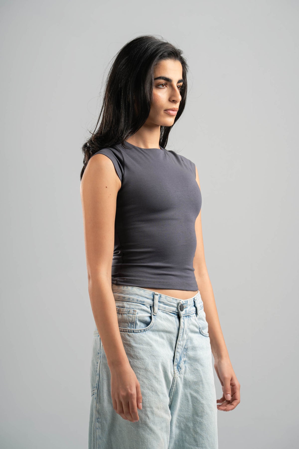 DARK GREY FITTED SHORT SLEEVE T-SHIRT