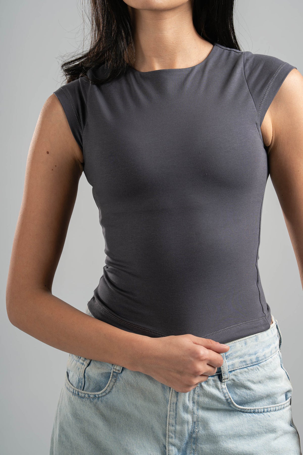 DARK GREY FITTED SHORT SLEEVE T-SHIRT