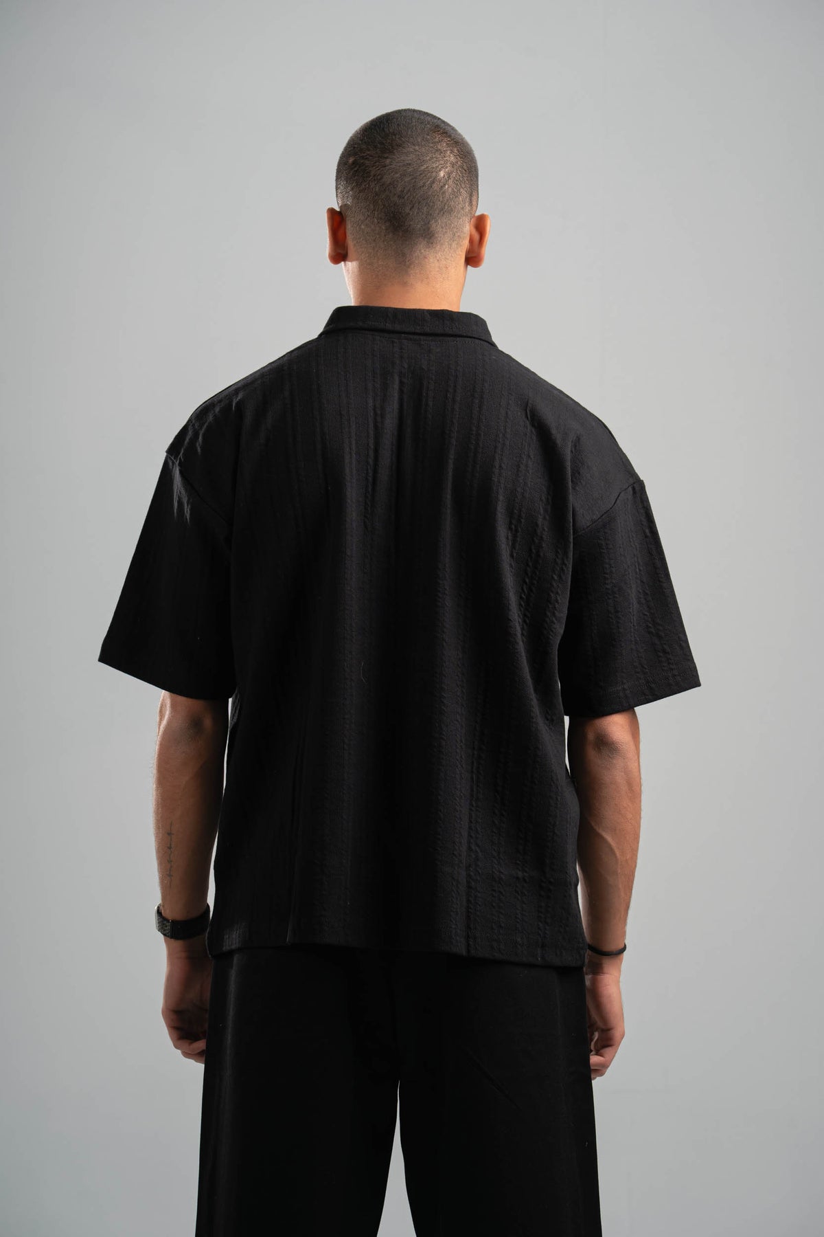 BLACK ZIP UP COLLAR TEE