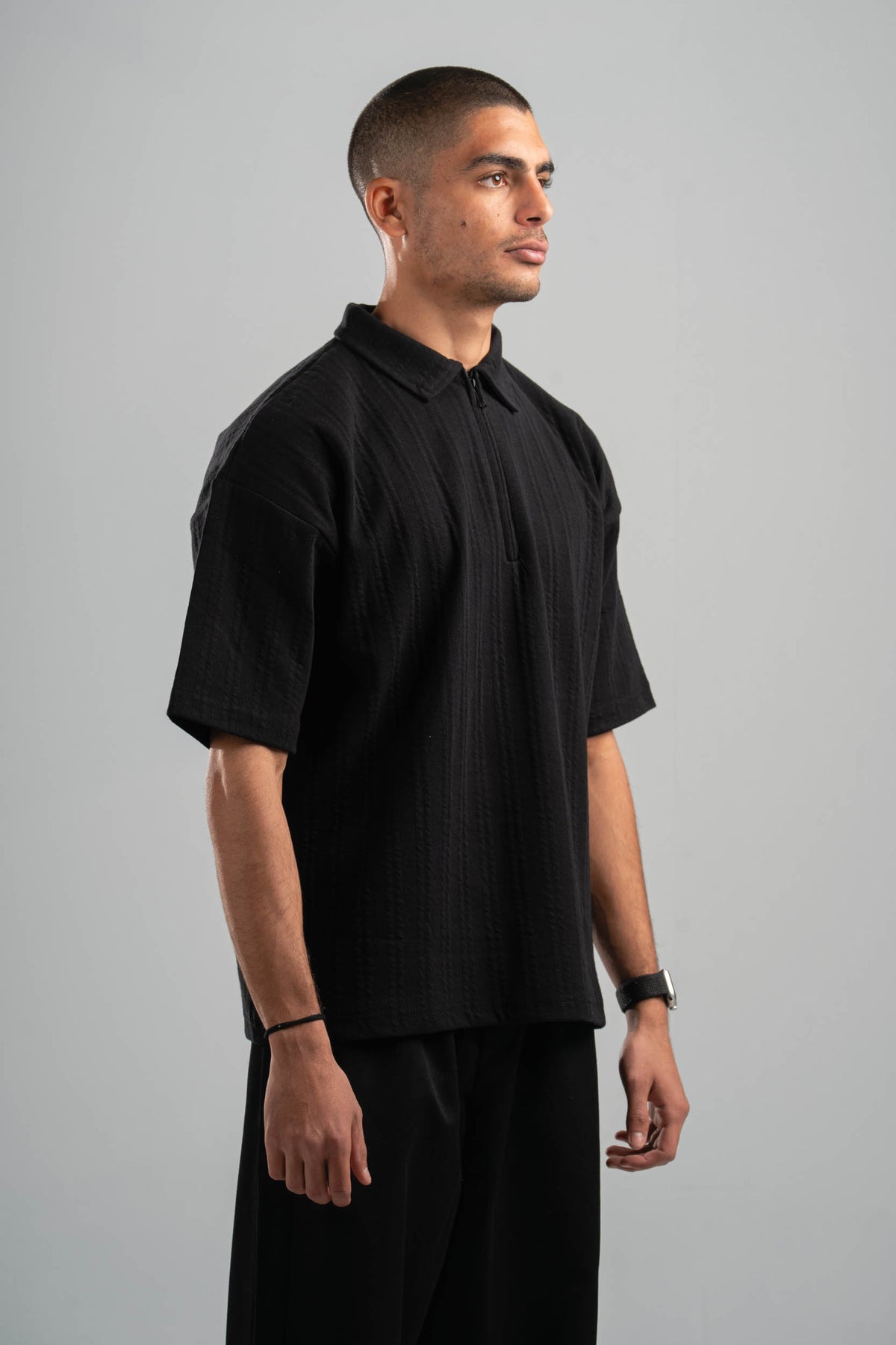 BLACK ZIP UP COLLAR TEE