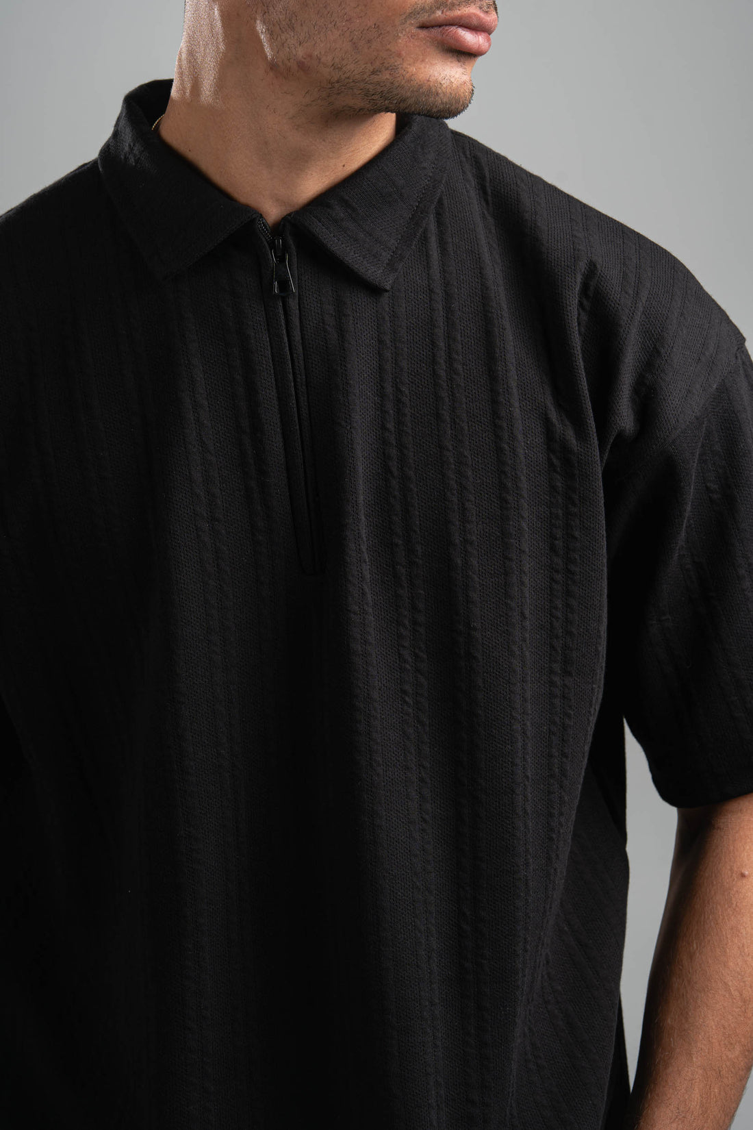 BLACK ZIP UP COLLAR TEE