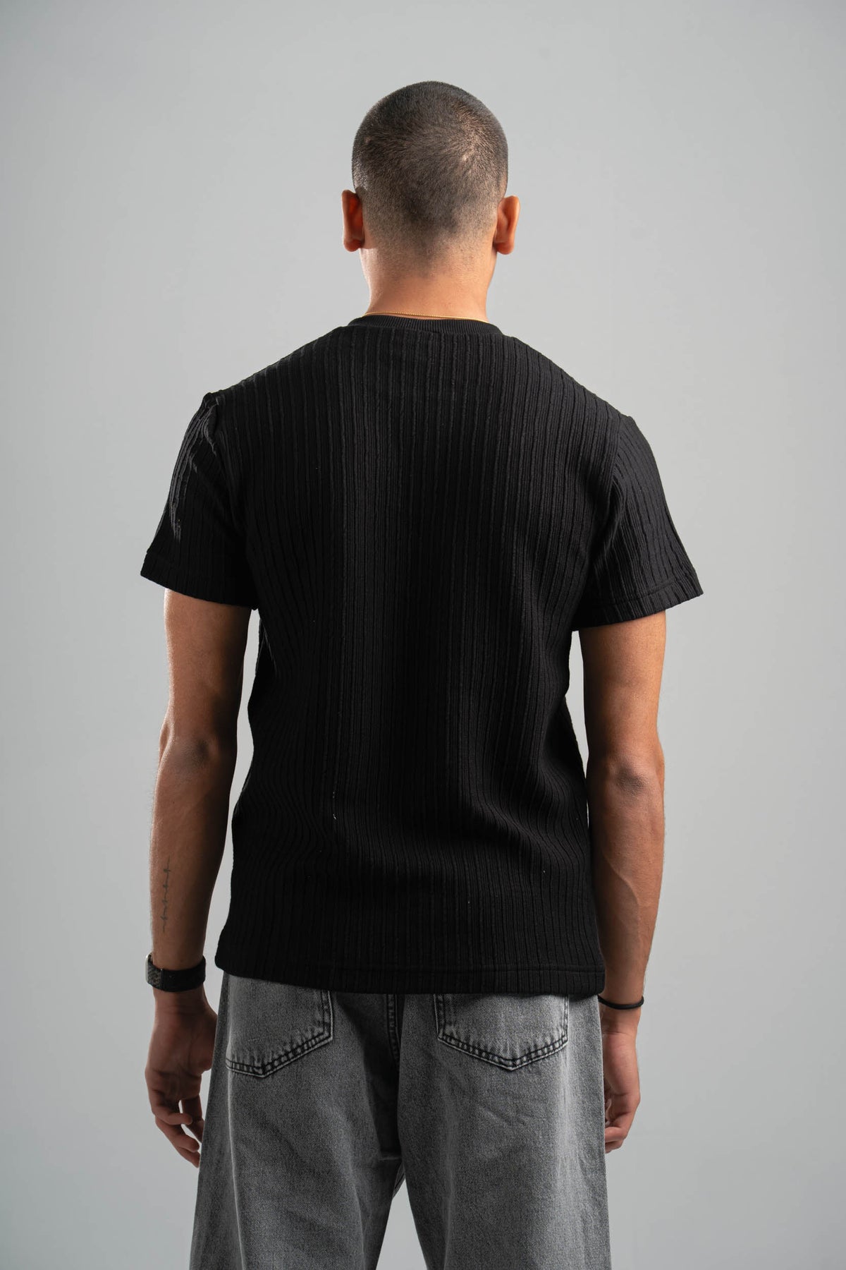 BLACK WAVY PLEATED SHORT SLEEVE T-SHIRT