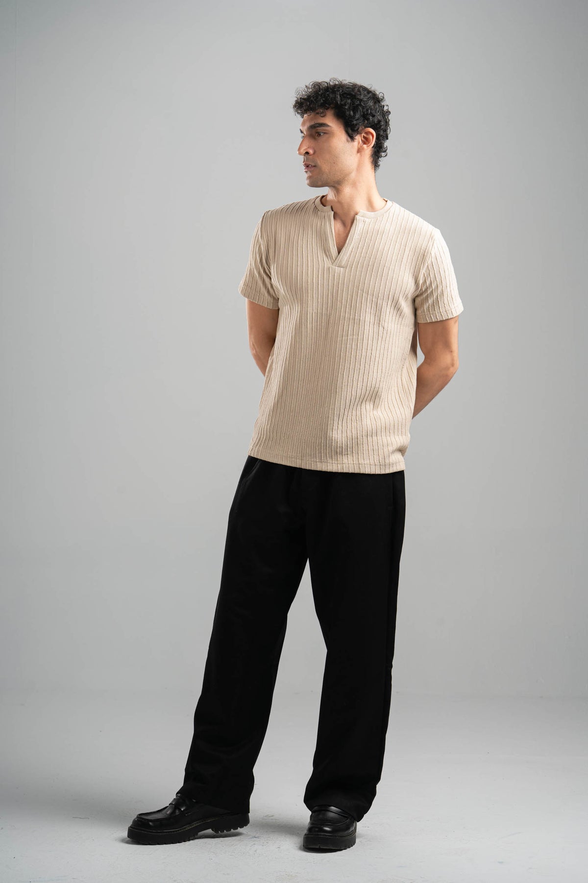 BEIGE WAVY PLEATED SHORT SLEEVE T-SHIRT