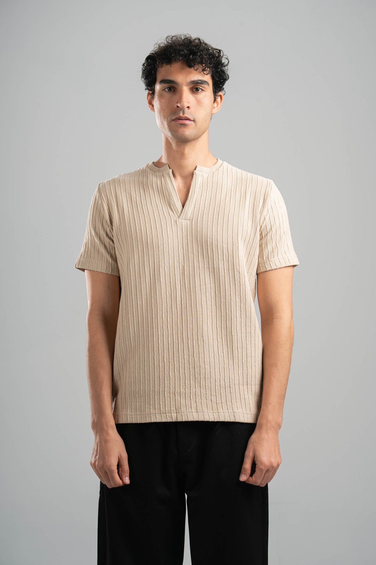 BEIGE WAVY PLEATED SHORT SLEEVE T-SHIRT
