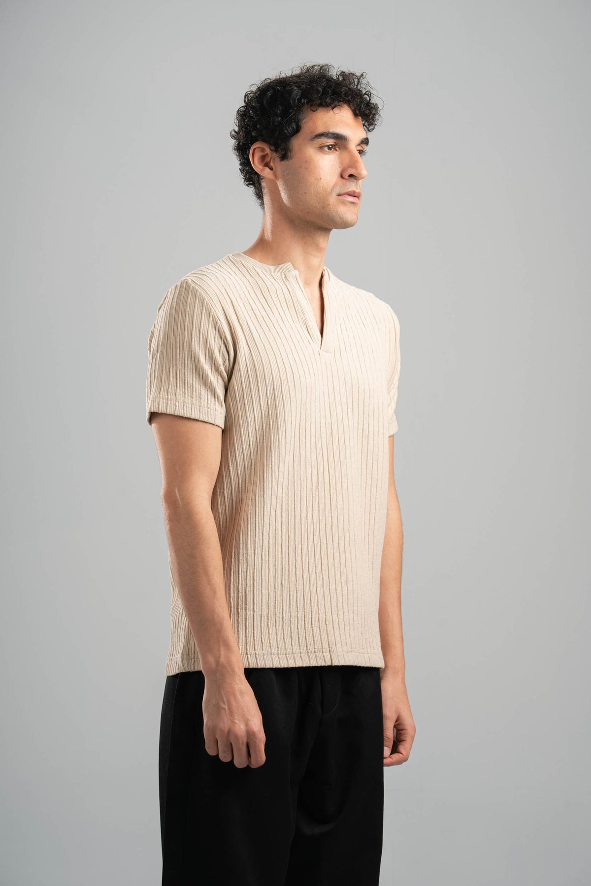 BEIGE WAVY PLEATED SHORT SLEEVE T-SHIRT