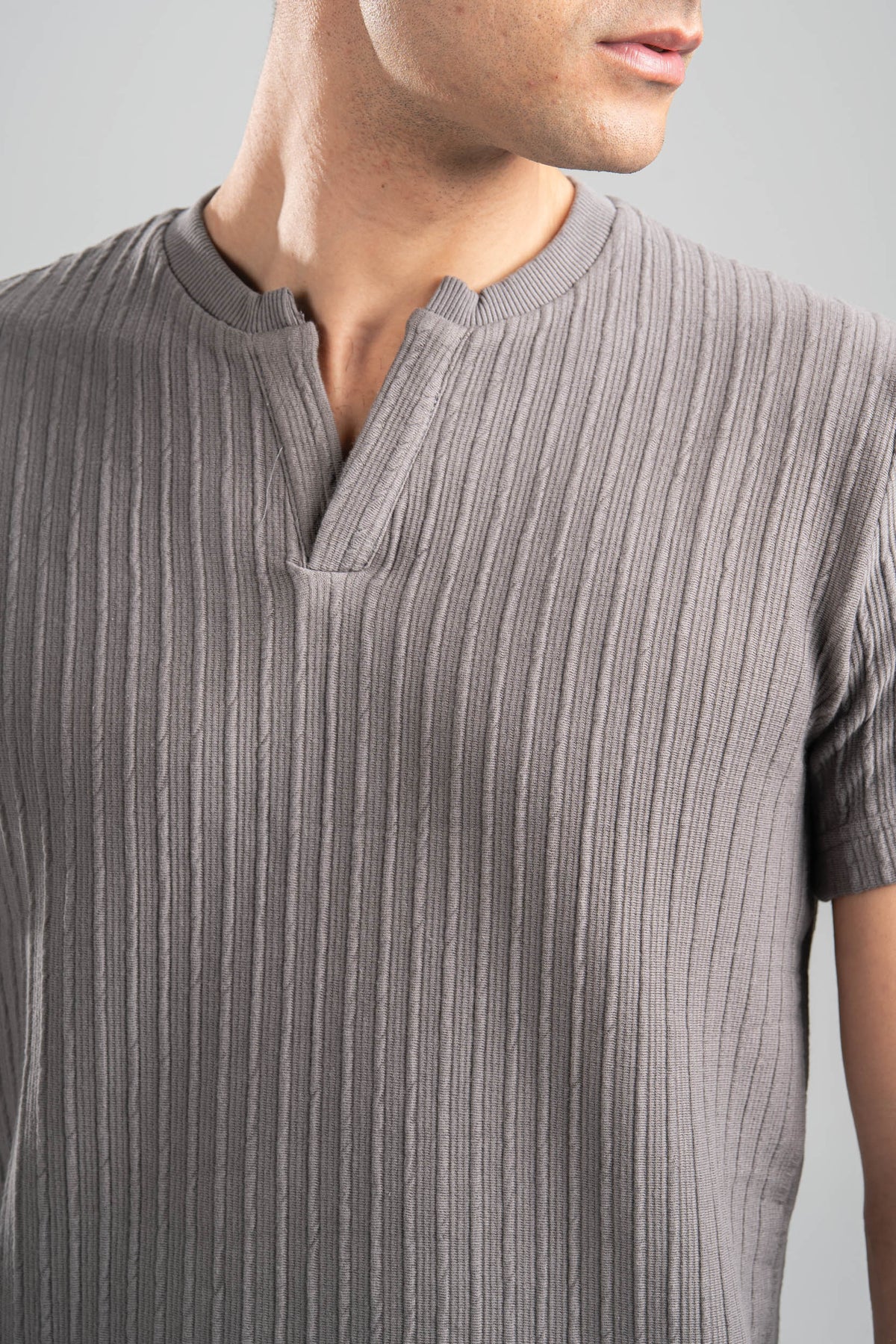 GREY WAVY PLEATED SHORT SLEEVE T-SHIRT