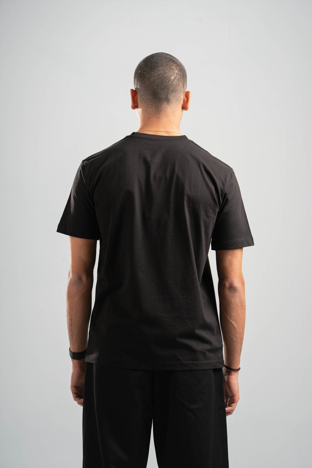 BLACK REGULAR T-SHIRT