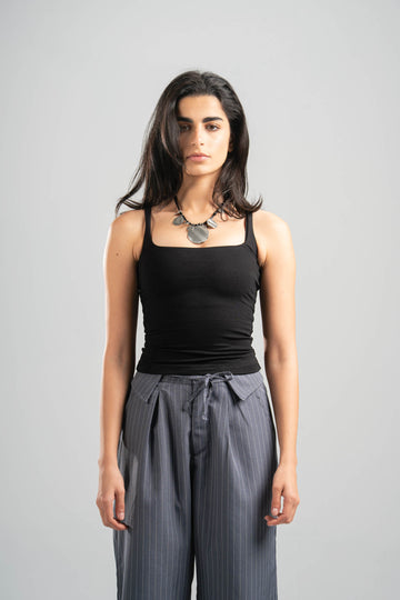 BLACK WIDE NECK TANK TOP