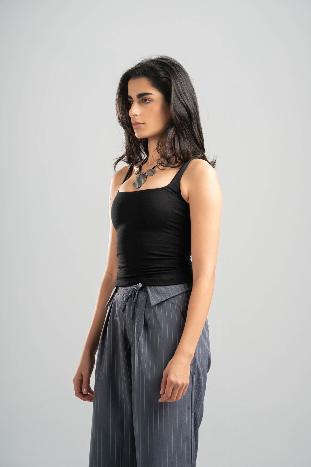 BLACK WIDE NECK TANK TOP