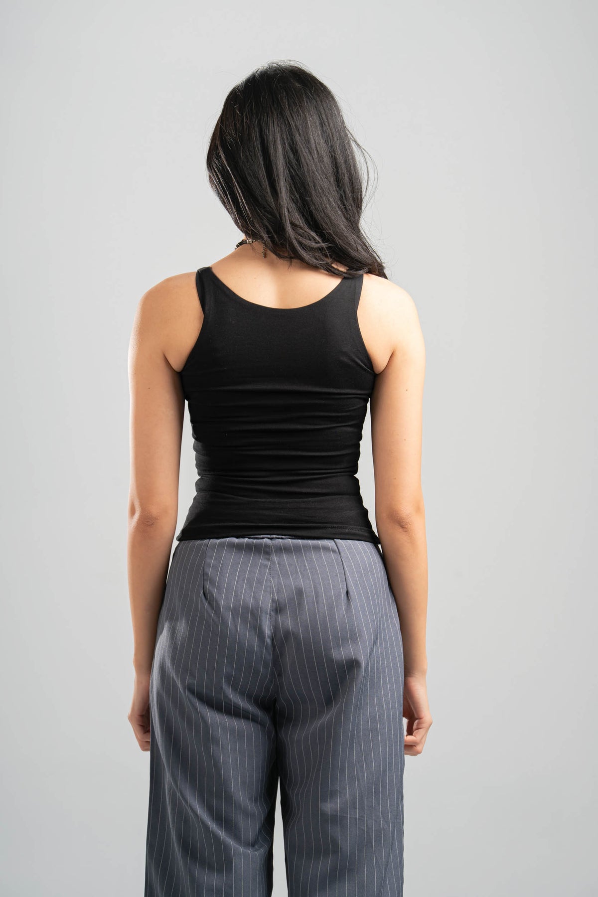 BLACK WIDE NECK TANK TOP