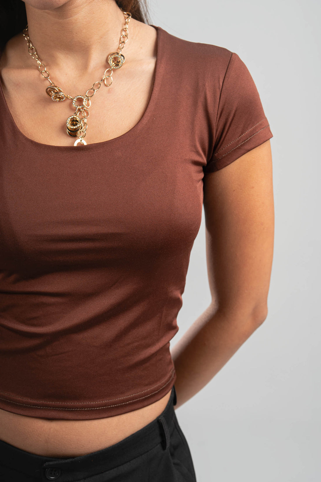 DARK BROWN ESSENTIAL WIDE NECK TOP
