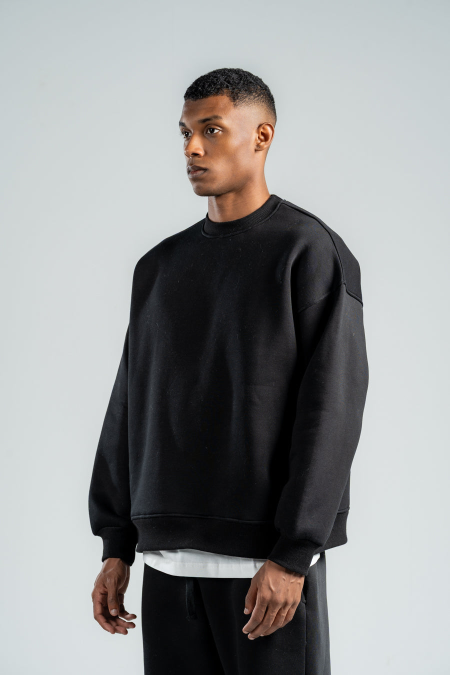 BLACK BOXY-FIT CREWNECK