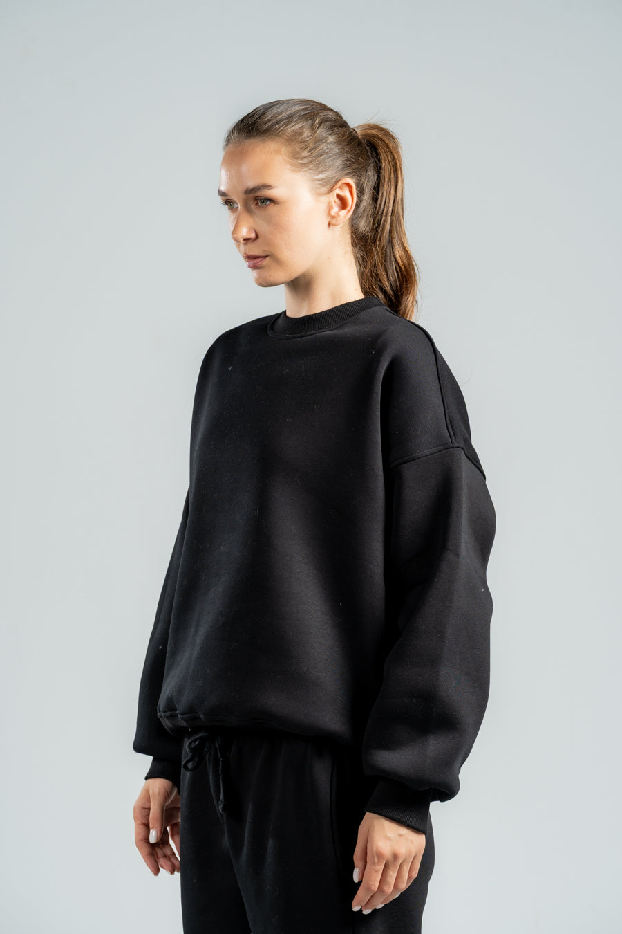 BLACK BOXY-FIT CREWNECK